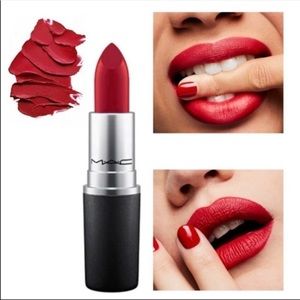 𝅺mac lipstick Ruby Woo 707